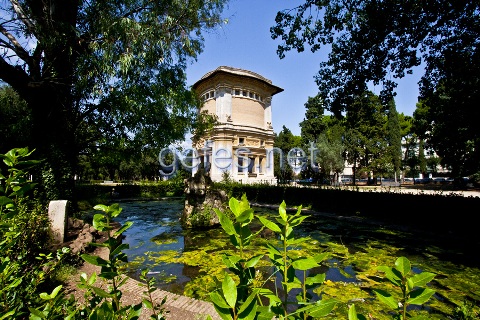 Постройка для запаса воды, резервуар на Вилле Боргезе в парке Оленей архитектора Рафаэле дэ Вико 1920-х годов
